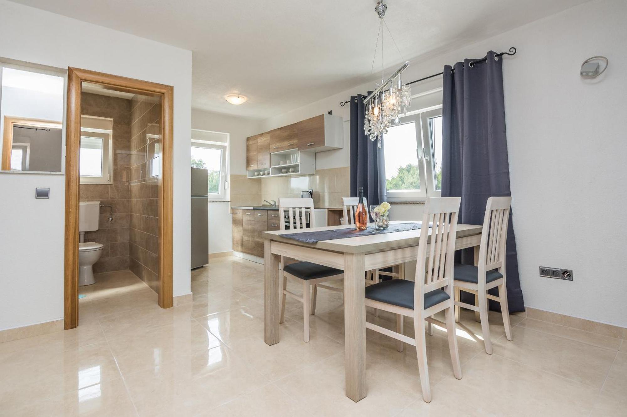 Plaza Ab Apartment วีร์ ภายนอก รูปภาพ